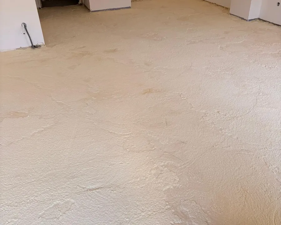Vue rapprochée du sol isolé — chantier à Auron